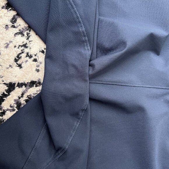 Lululemon Commission classic fit shorts, navy, Size 34 B175 - Picture 9 of 10